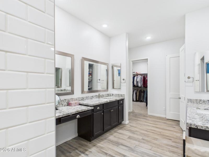 CAM02404G0-PR0186-STILL023