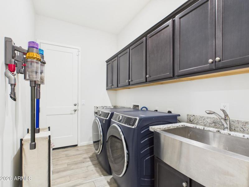 CAM02404G0-PR0186-STILL028