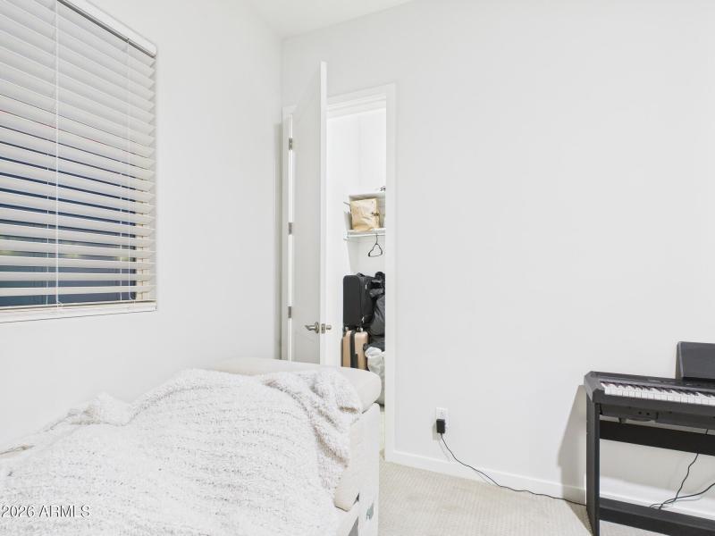 CAM02404G0-PR0186-STILL031