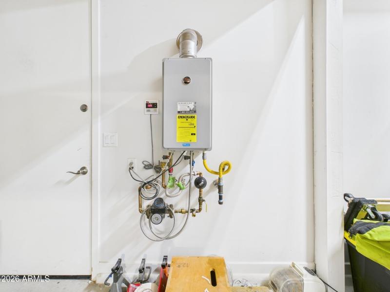 CAM02404G0-PR0186-STILL034