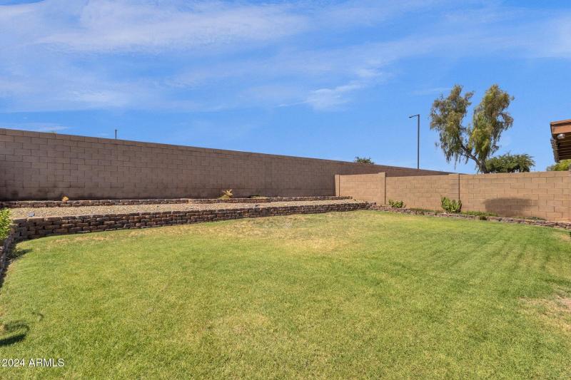 39-web-or-mls-18110-n-skyhawk-dr