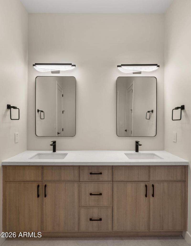 Bathroom 2/Jack and Jill