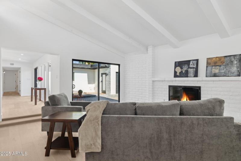 9-web-or-mls-342-e-orangewood-ave