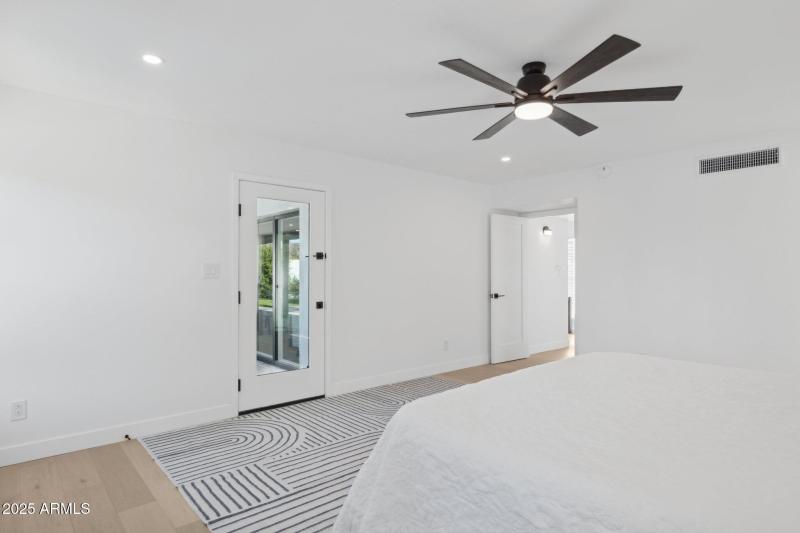 17-web-or-mls-342-e-orangewood-ave