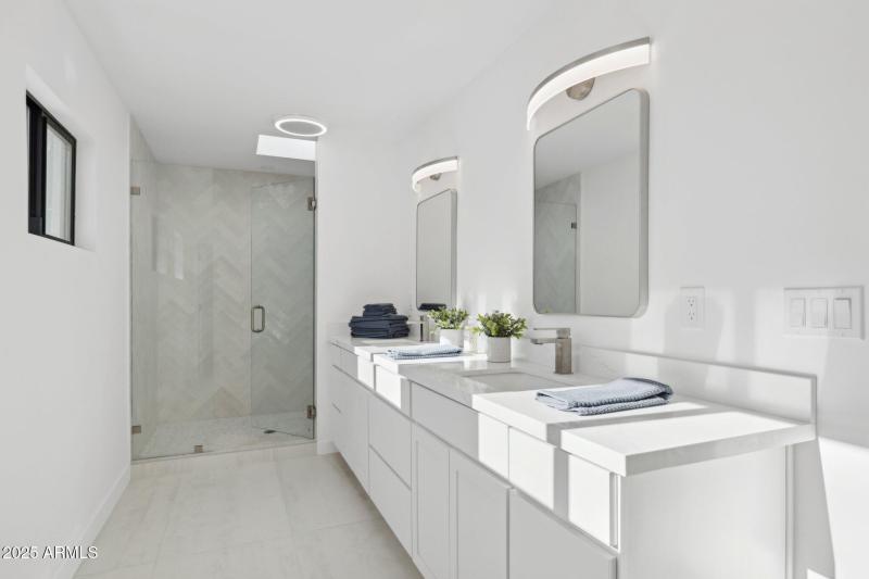 19-web-or-mls-342-e-orangewood-ave