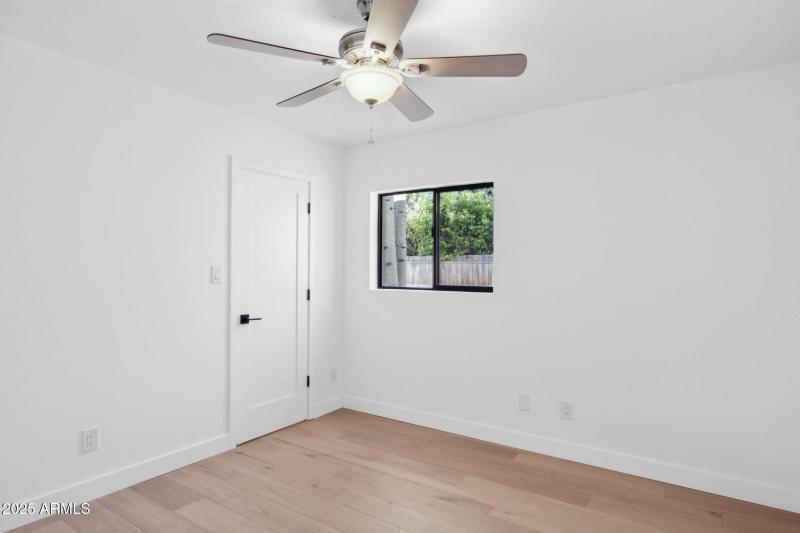 36-web-or-mls-342-e-orangewood-ave