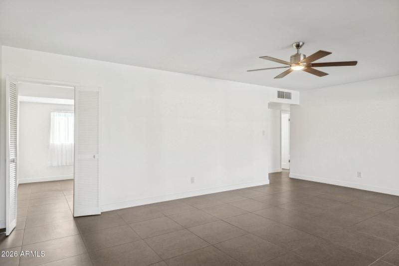 8-web-or-mls-5428-e-pinchot-ave