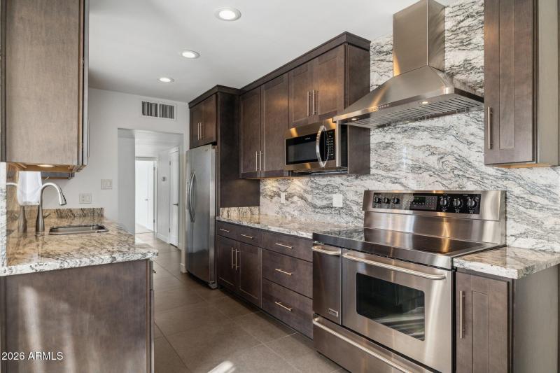 9-web-or-mls-5428-e-pinchot-ave