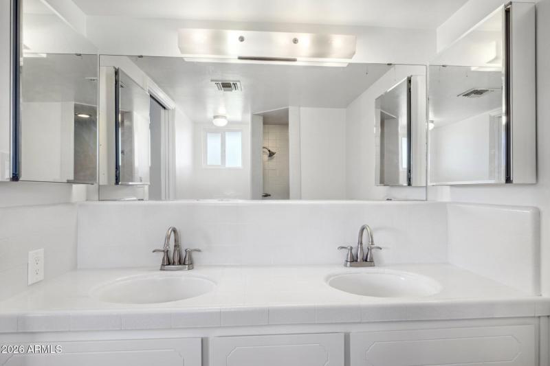 22-web-or-mls-5428-e-pinchot-ave