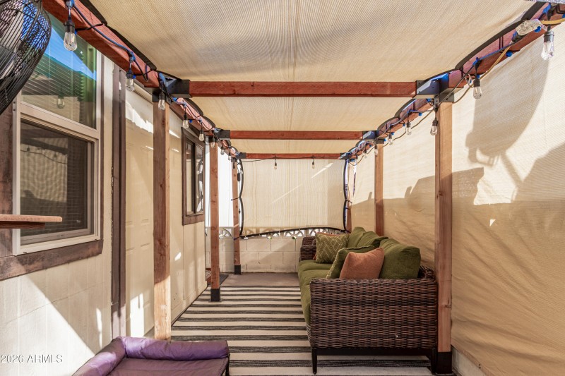 Private screened in sitting area