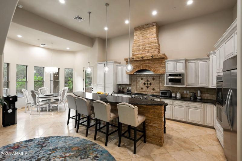 Kitchen & Breakfast Nook