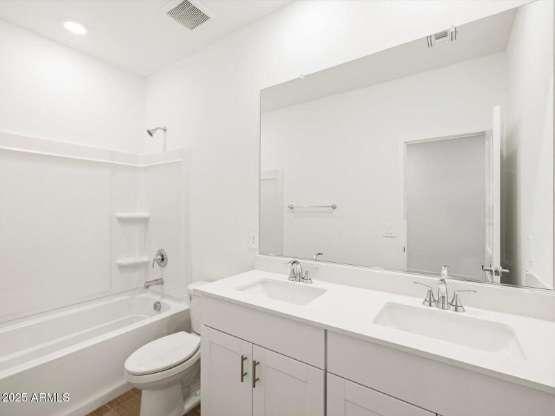 Bath 2 Double Sinks!