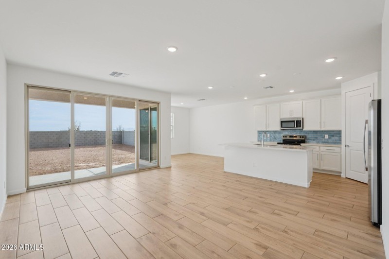 10-web-or-mls-S 95th Dr-S2201-010