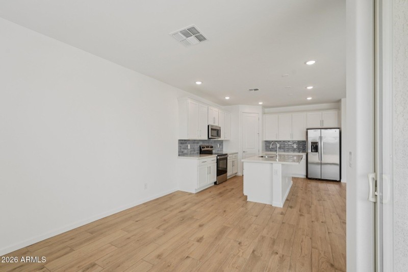 13-web-or-mls-S 95th Dr-S2201-013