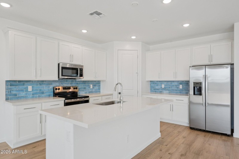 18-web-or-mls-S 95th Dr-S2201-018r