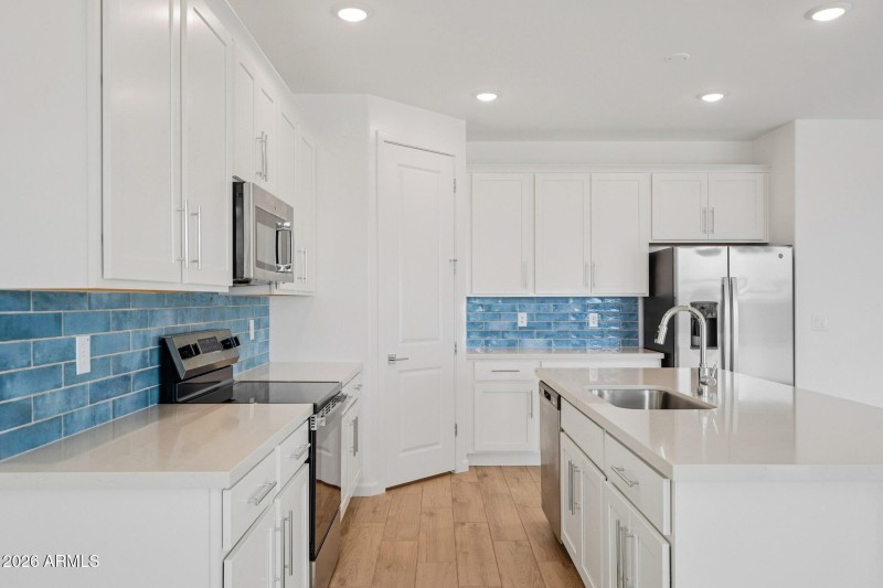 19-web-or-mls-S 95th Dr-S2201-019r