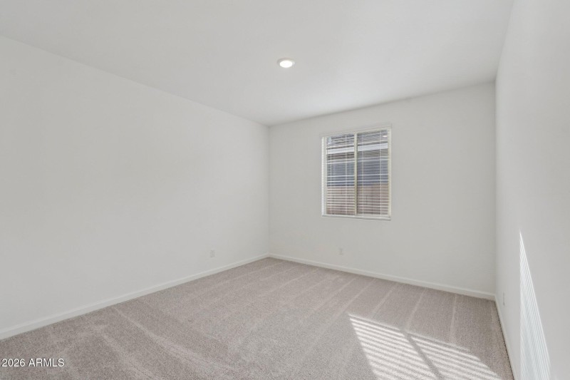 27-web-or-mls-S 95th Dr-S2201-027