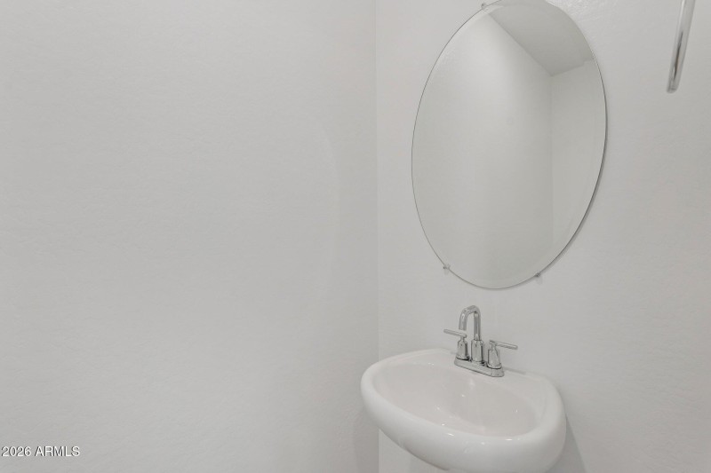 29-web-or-mls-S 95th Dr-S2201-029