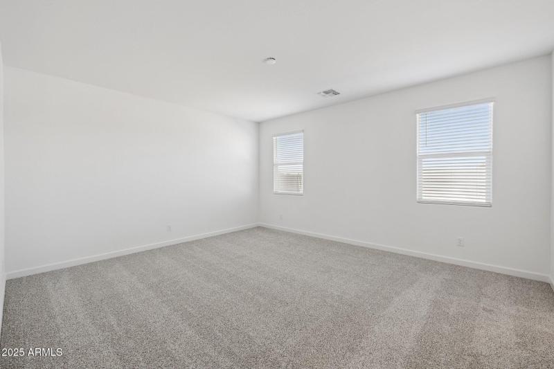 16-web-or-mls-1476-s-241st-ave