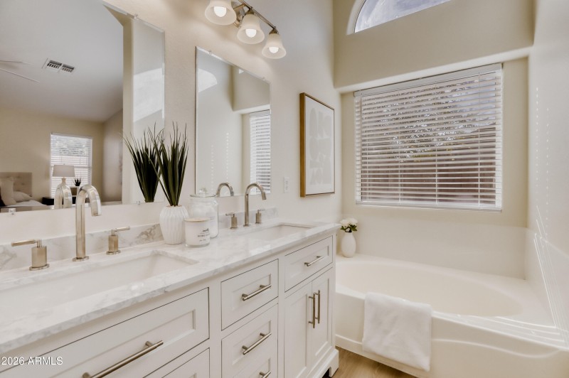 12333 W Marshall Ave - MLS Sized - 026