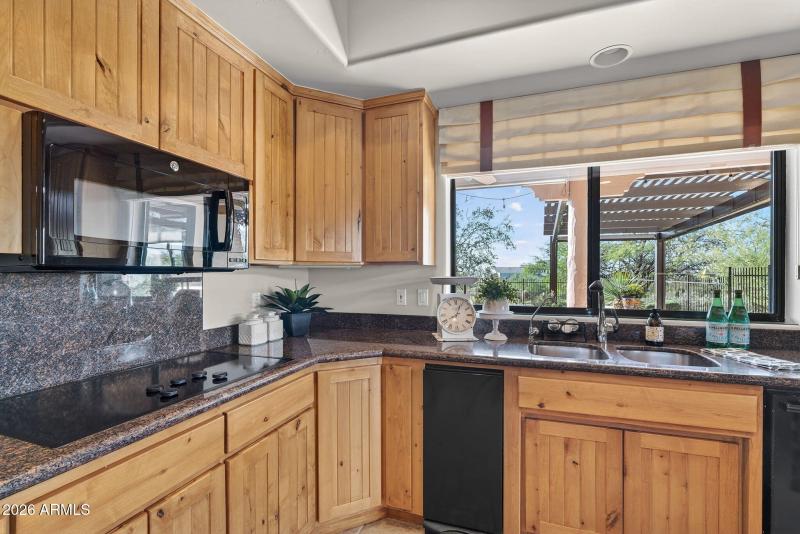 14-web-or-mls-39- E McDowell Rd