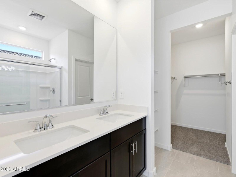 10-5cfb29b1-a0e2-46ac-ac81-8232de2a1286