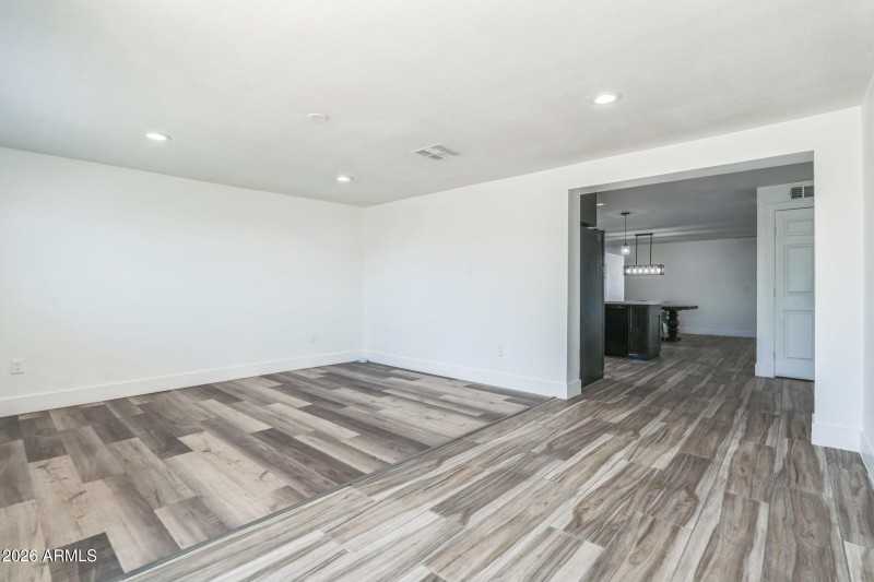 20250903010432675093000000-o