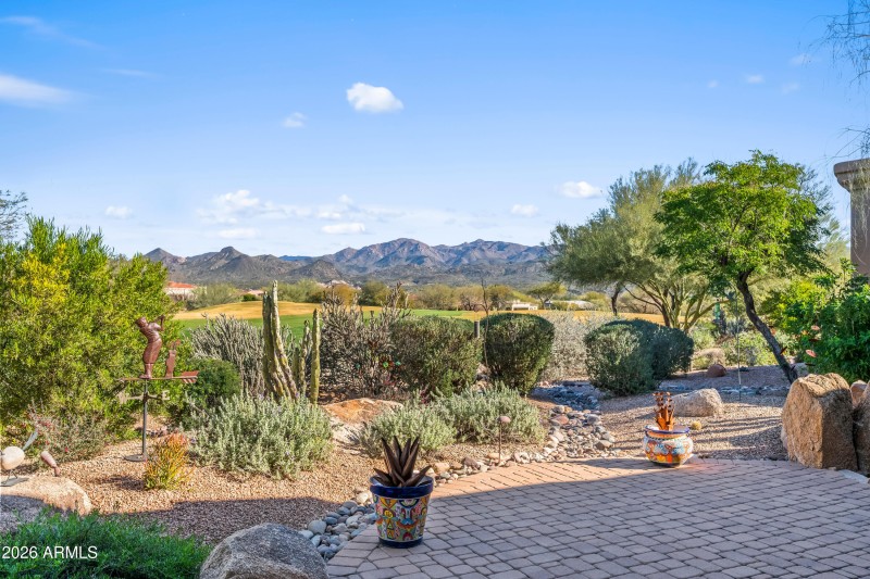 Big viewof the golf course and mountains