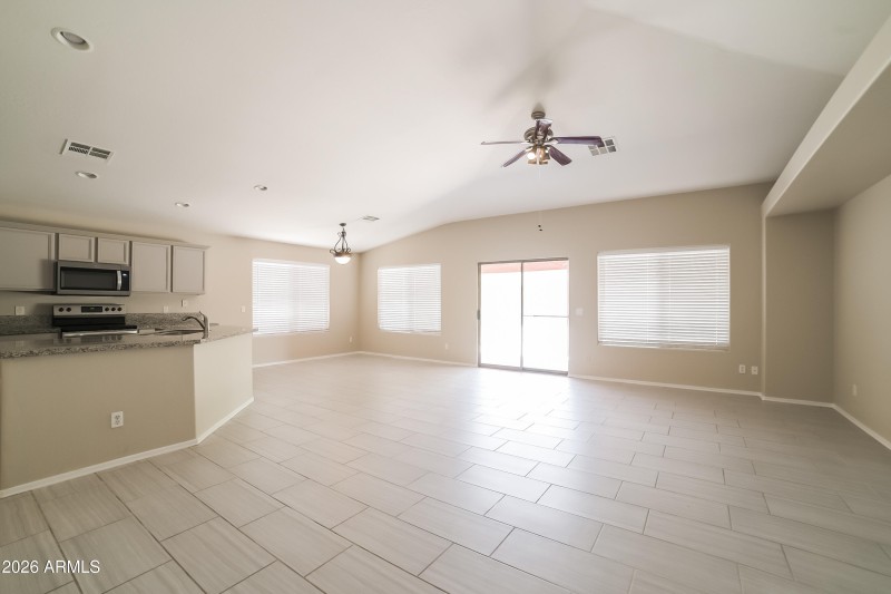 1006100.2539 W MALDONADO RD - Living Roo