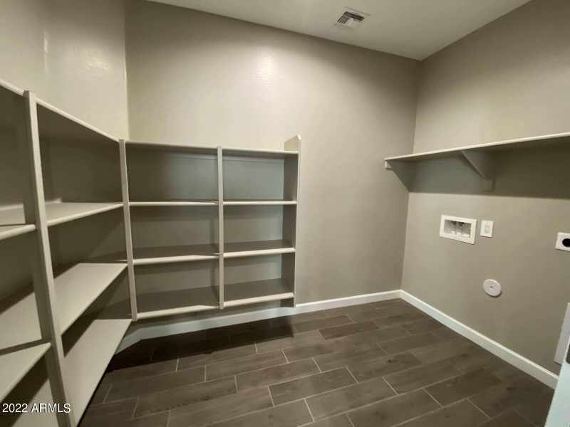 Walk-in Pantry/Laundry