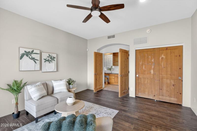 21-web-or-mls-45- E McDowell Rd