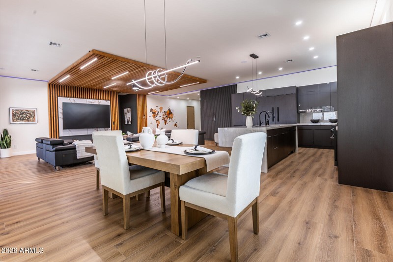 2536 E Indianola Ave-49