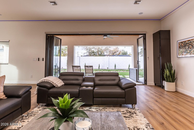 2536 E Indianola Ave-88