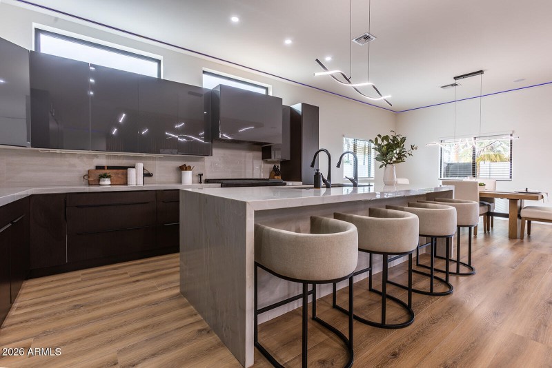 2536 E Indianola Ave-41