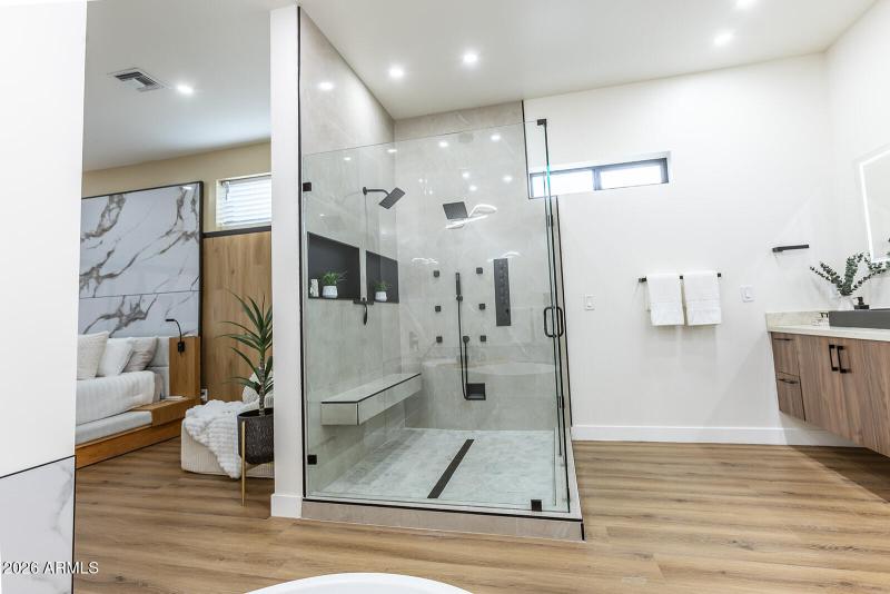 2536 E Indianola Ave-65