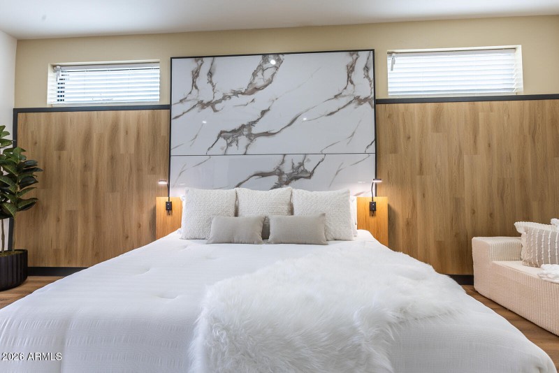 2536 E Indianola Ave-91