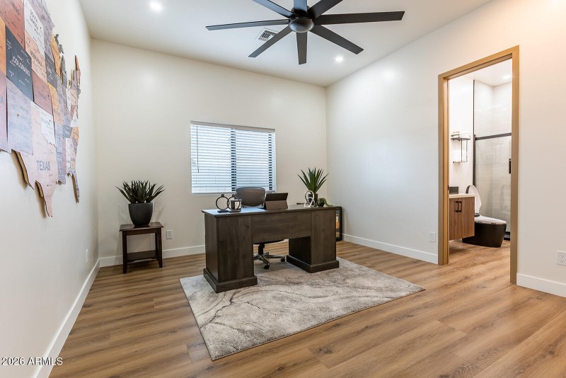 2536 E Indianola Ave-23