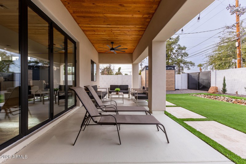 2536 E Indianola Ave-74