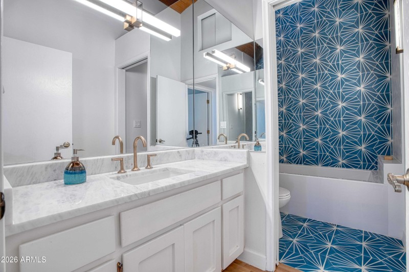 7638 E Via De Lindo -130404