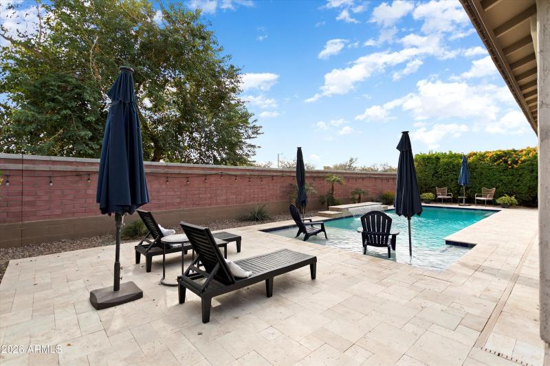 64-14885 W Dreyfus St