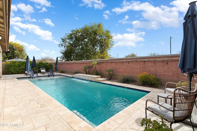 69-14885 W Dreyfus St