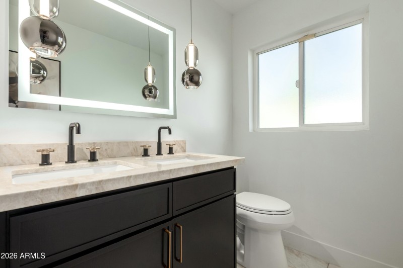 Facetune_23-01-2026-23-55-05