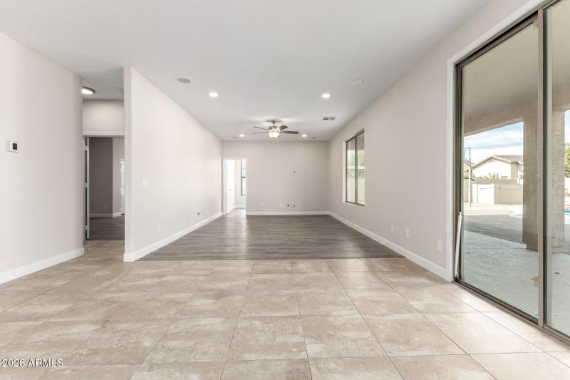 EAT-IN KITCHEN & FAMILY ROOM