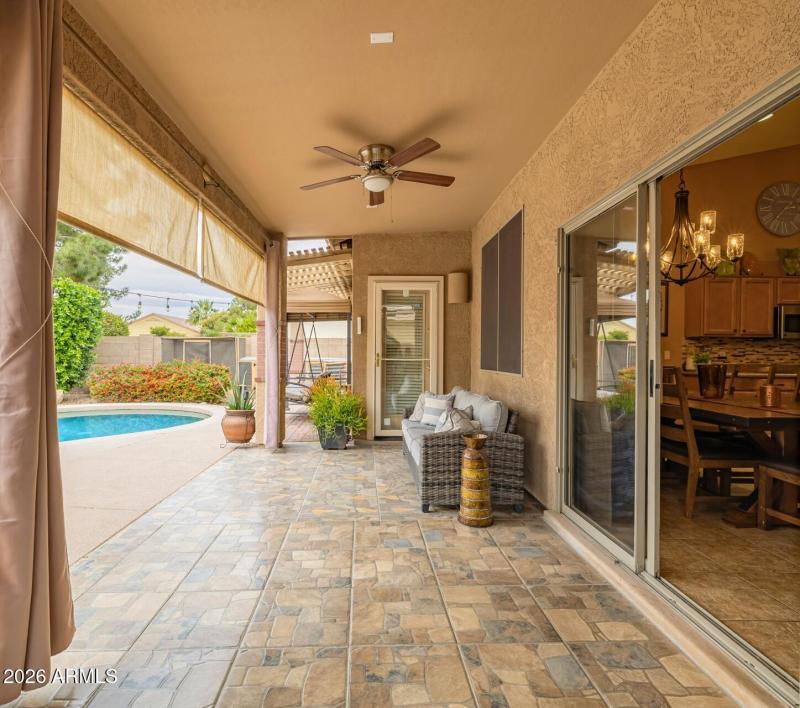 Spacious Cvd Patio +Shades