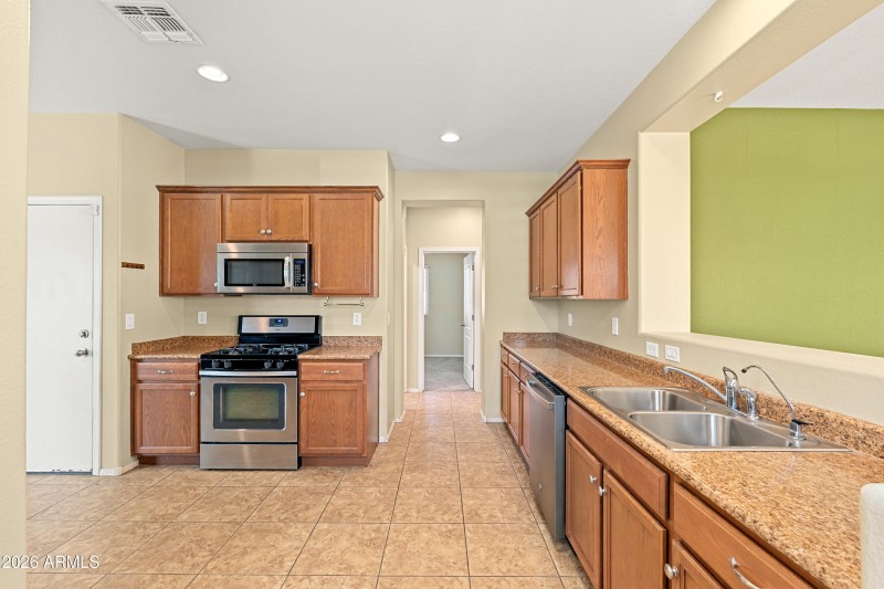 19128 W Woodlands Ave - 04