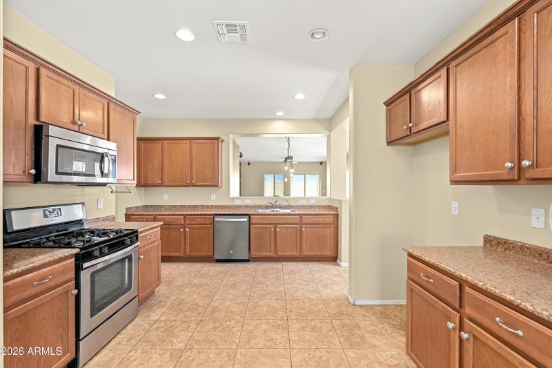 19128 W Woodlands Ave - 05