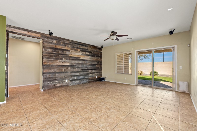 19128 W Woodlands Ave - 13