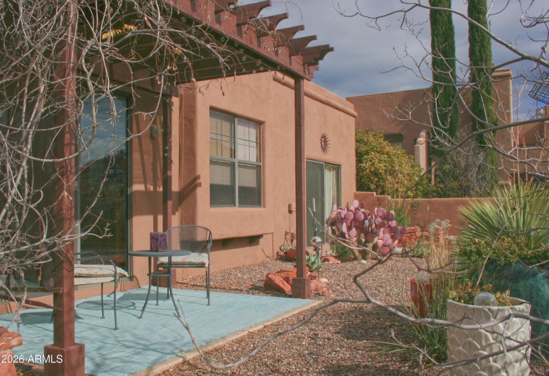 21 backyard with pergola