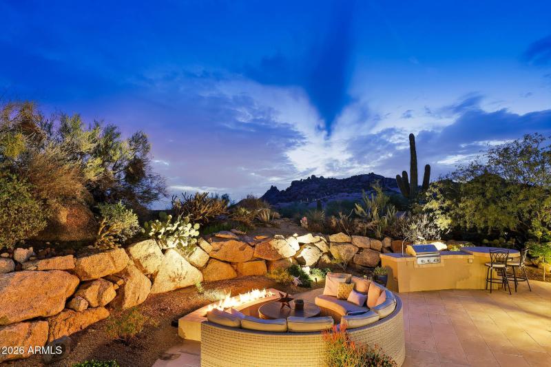 75_Views to Pinnacle Peak Mountain at Fi