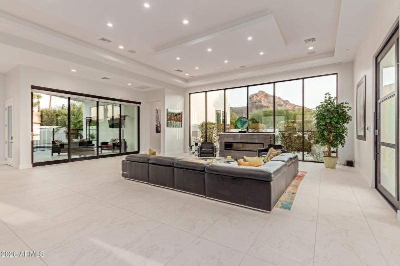 18 - Camelback Manor